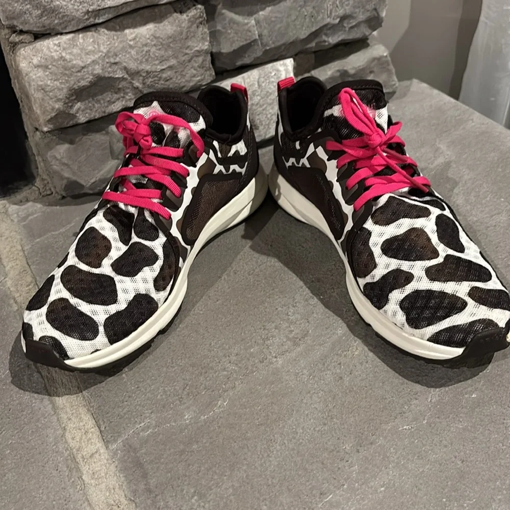 Ariat Fuse Cow Print Lightweight EVA midsole mesh & synthetic upper, rubber sole - Picture 4 of 9